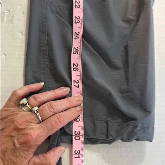 PATAGONIA CROPPED OUTDOOR GRAY LIGHTWEIGHT STYLE PANTS SZ 8 - Picture 11 of 14